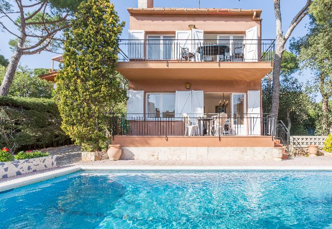 Villa en Calella de Palafrugell - 1BENET 1 -Casa dividida en 3 apartamentos totalmente independientes con piscina compartida a tan solo 1 km de la playa de Calella de Palafrugell