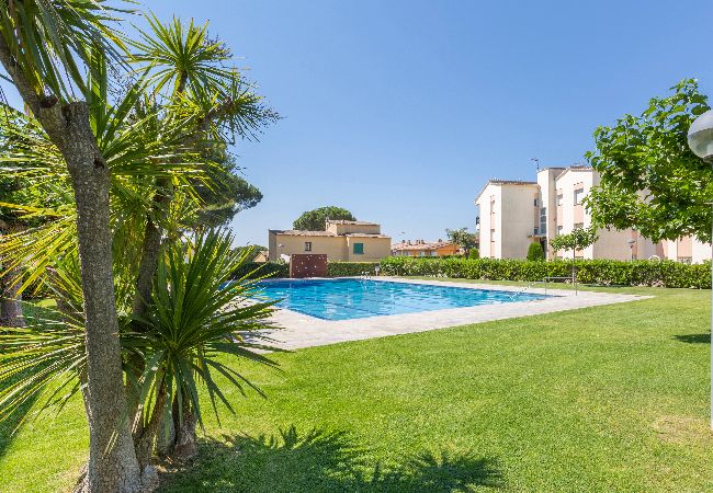  in Calella de Palafrugell - 1CB K2 -2 Bedroom apartment in a very quiet area with garden and communal pool near the beach of Calella de Palafrugell